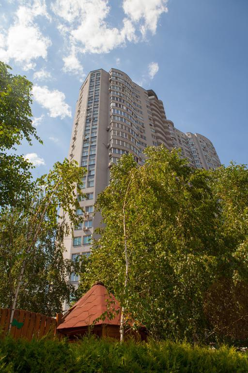 Apartment In 2 Min From Poznyaky Metro Station Kiew Exterior foto