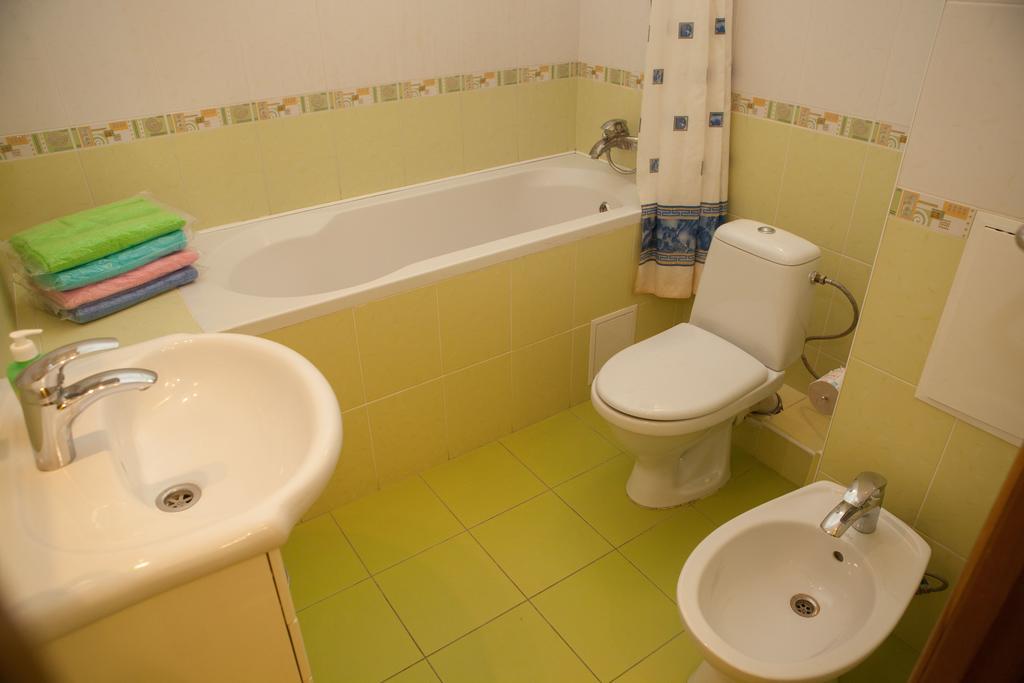Apartment In 2 Min From Poznyaky Metro Station Kiew Exterior foto