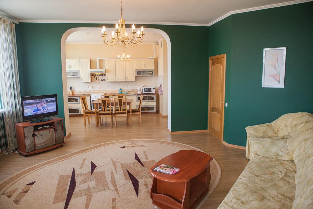Apartment In 2 Min From Poznyaky Metro Station Kiew Exterior foto