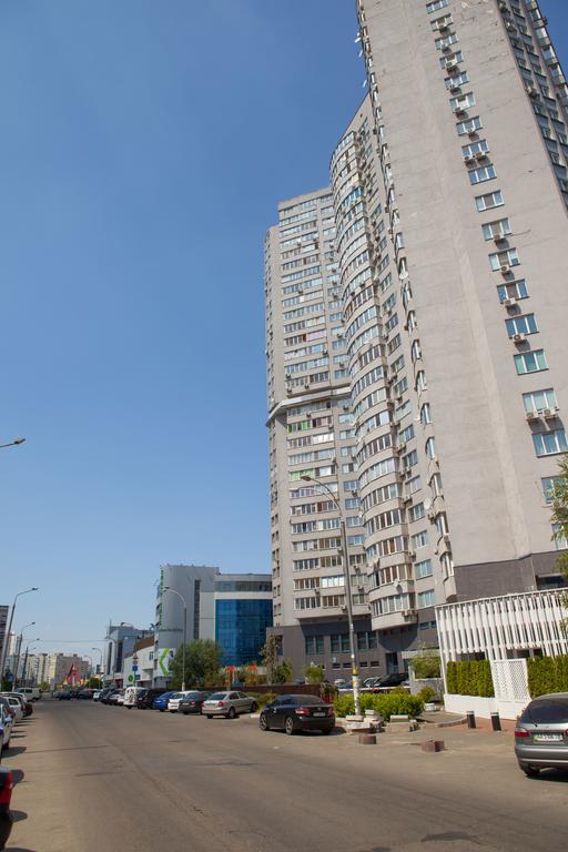 Apartment In 2 Min From Poznyaky Metro Station Kiew Exterior foto
