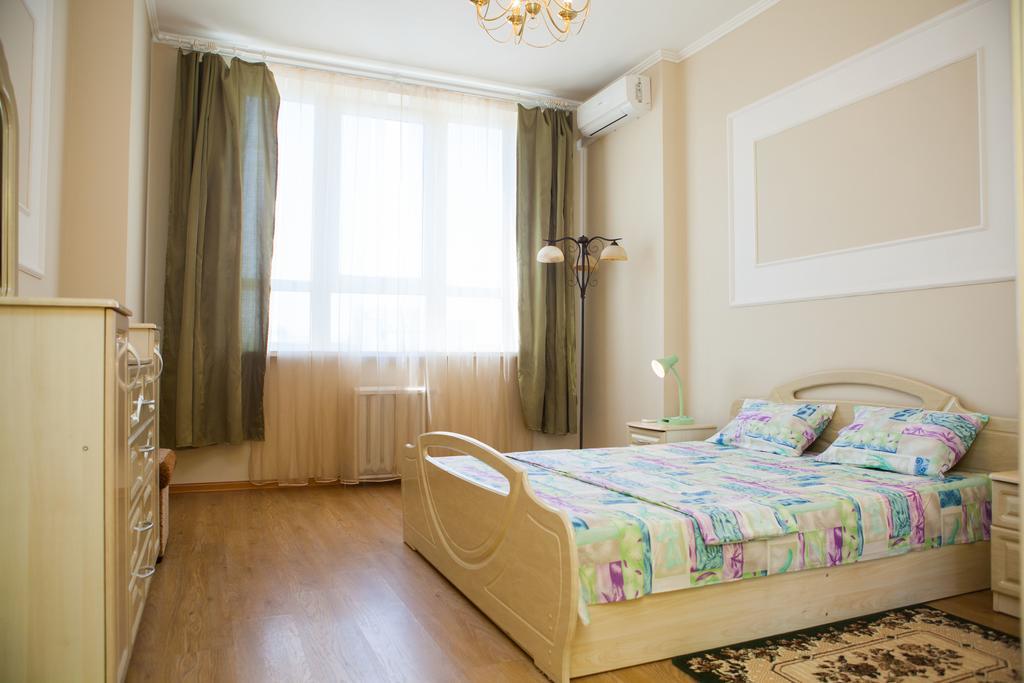 Apartment In 2 Min From Poznyaky Metro Station Kiew Exterior foto