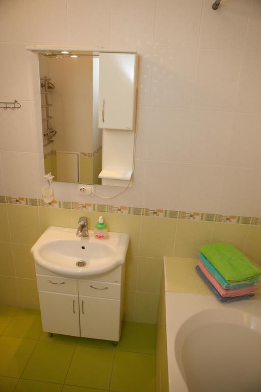 Apartment In 2 Min From Poznyaky Metro Station Kiew Exterior foto