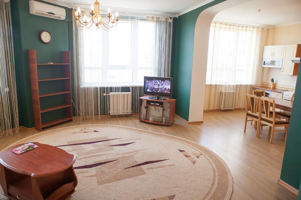 Apartment In 2 Min From Poznyaky Metro Station Kiew Exterior foto