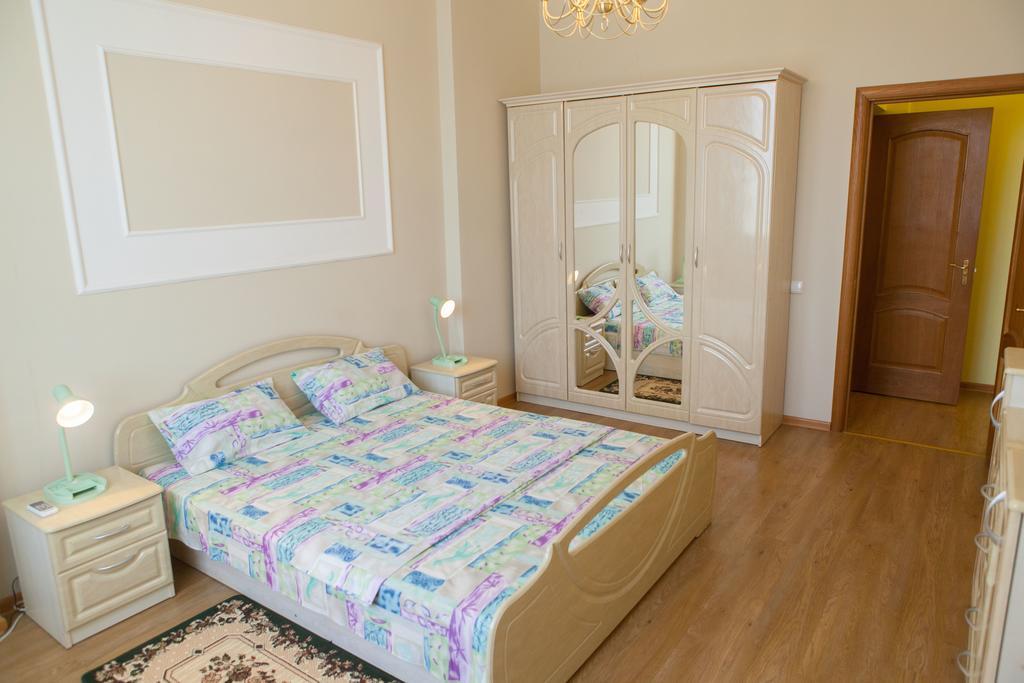 Apartment In 2 Min From Poznyaky Metro Station Kiew Exterior foto