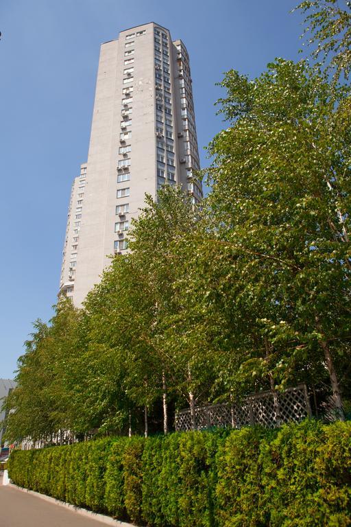 Apartment In 2 Min From Poznyaky Metro Station Kiew Exterior foto