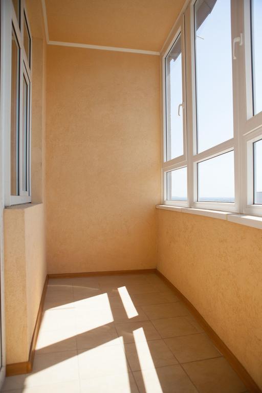 Apartment In 2 Min From Poznyaky Metro Station Kiew Exterior foto