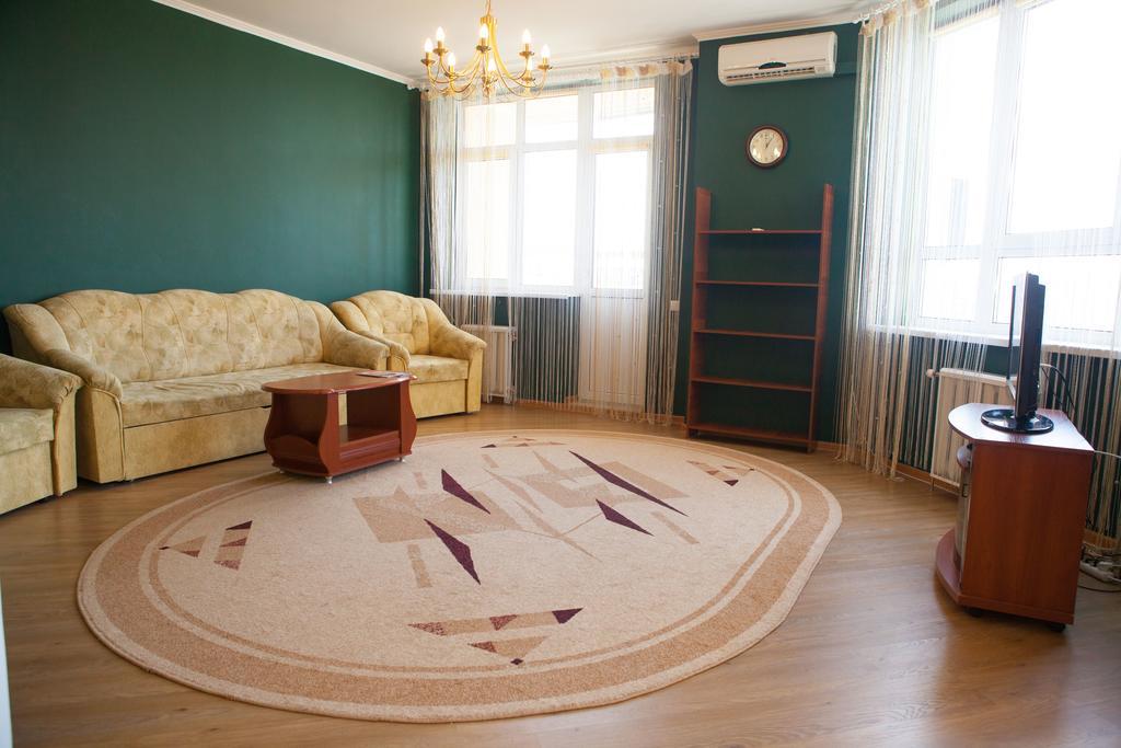 Apartment In 2 Min From Poznyaky Metro Station Kiew Exterior foto
